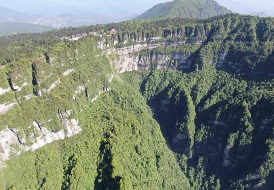 イビス E メイシャン レイルウェイ ステーション ホテル 峨眉山 エクステリア 写真