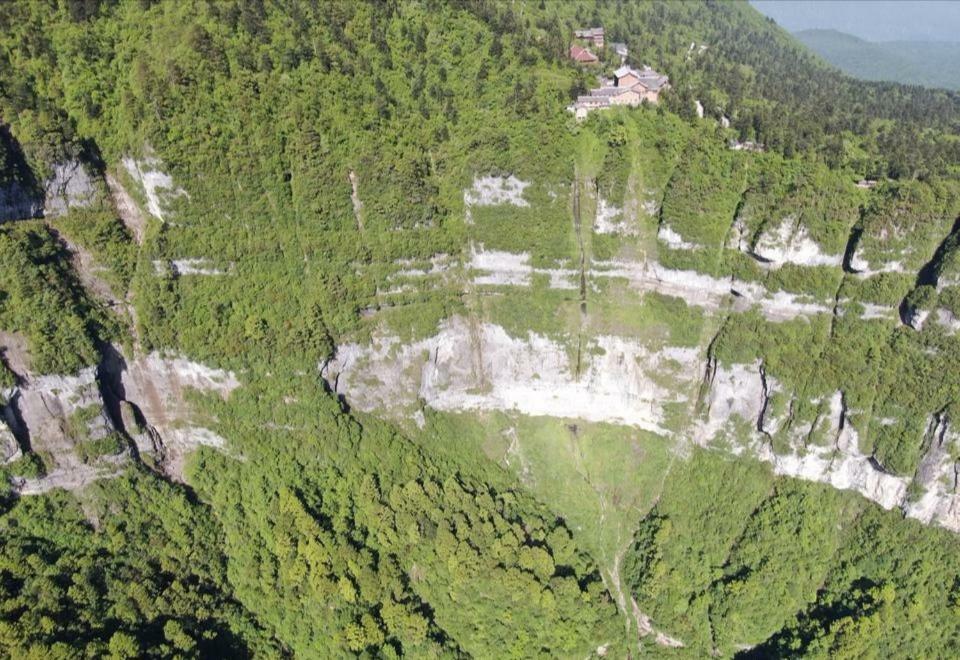 イビス E メイシャン レイルウェイ ステーション ホテル 峨眉山 エクステリア 写真